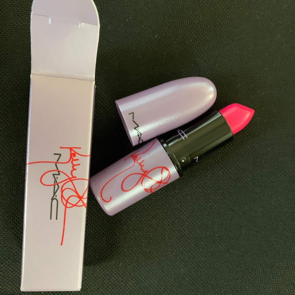 MAC NEW Kelly Osbourne Lipstick “Kelly Yum- Yum”